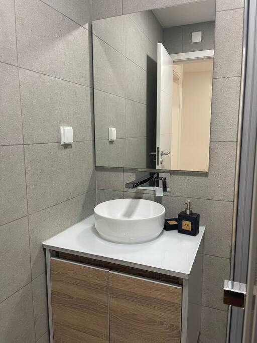 בריירו Lovely 2 Bedroom Apartment In South Lisbon מראה חיצוני תמונה